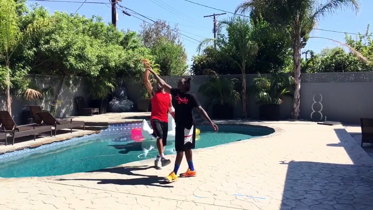 La version de D-Dot du légendaire coup de chaud de T-Mac