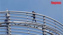 Le Spiderman français escalade une tour de 185 m à la Défense