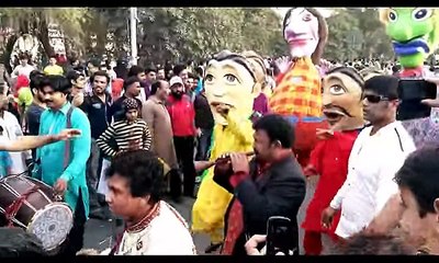 Amazing Dance on Roads of Lahore Pakistan