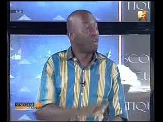 Vidéo: Tounkara se fâche, humilie et corrige ce jeune Marabout « Waxoo Deug »….Regardez