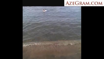 Ozunu borzu gosterende