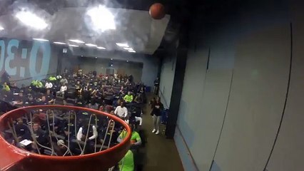 Isaiah Thomas met le vestiaire des Seahawks en transe avec sa main chaude