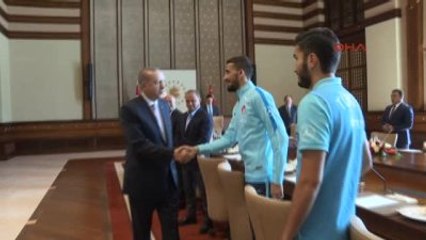 Cumhurbaşkanı Erdoğan, A Milli Futbol Takımı'nı Kabul Etti