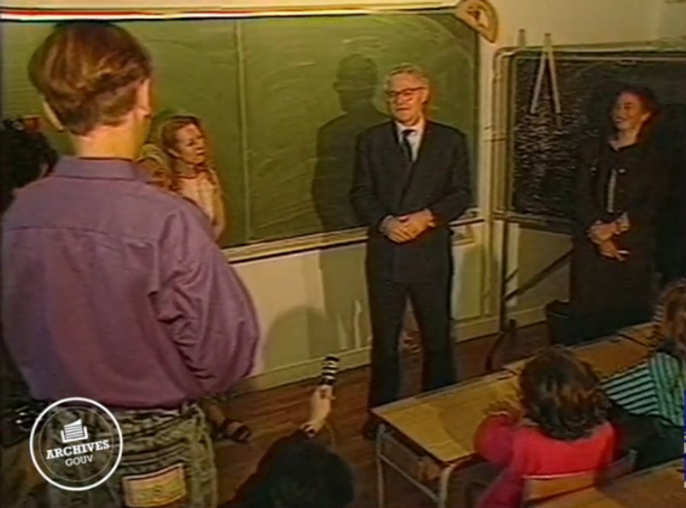 « Soyez heureux en classe », première rentrée des classes pour Lionel Jospin, nouveau ministre de l'Éducation nationale