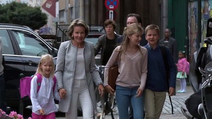 Les enfants du roi Philippe et de la reine Mathilde rentrent à l'école