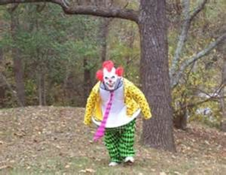 Clowns lure children to woods near South Carolina apartments