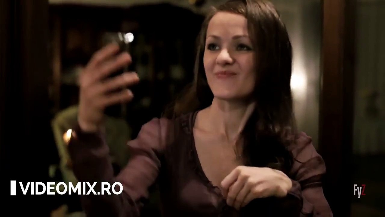 Domnișoara a vrut să-și facă un selfie, DAR a surprins ceva în spatele ei. INTERZIS CARDIACILOR!