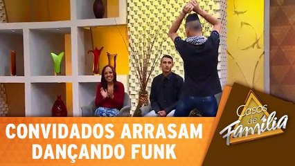 Convidado arrasa dançando funk