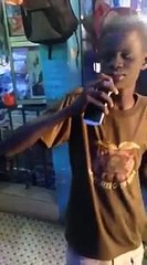 Revue de presse d'un garcon talentueux (A mourir de rire)