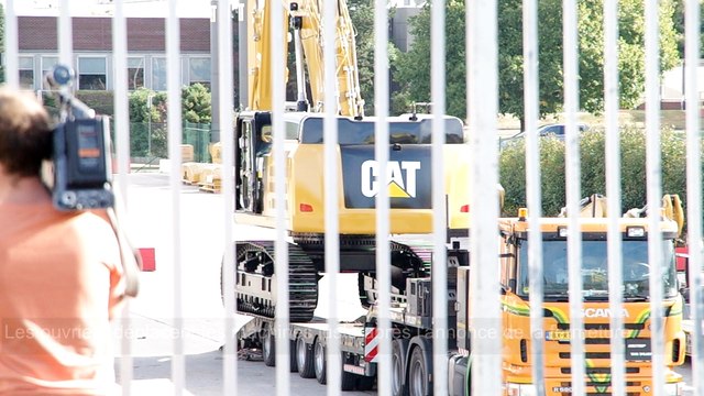 Caterpillar: Les ouvriers déplacent les machines juste après l'annonce de la fermeture.