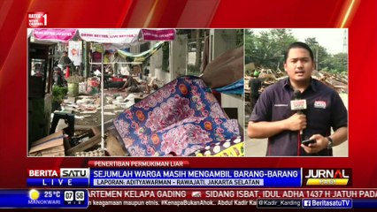 Sebagian Warga Rawajati Mengambil Barang-Barang dan Mendirikan Tenda
