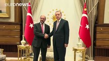 Turquia-UE: Schulz tenta apaziguar mas Ancara não cede