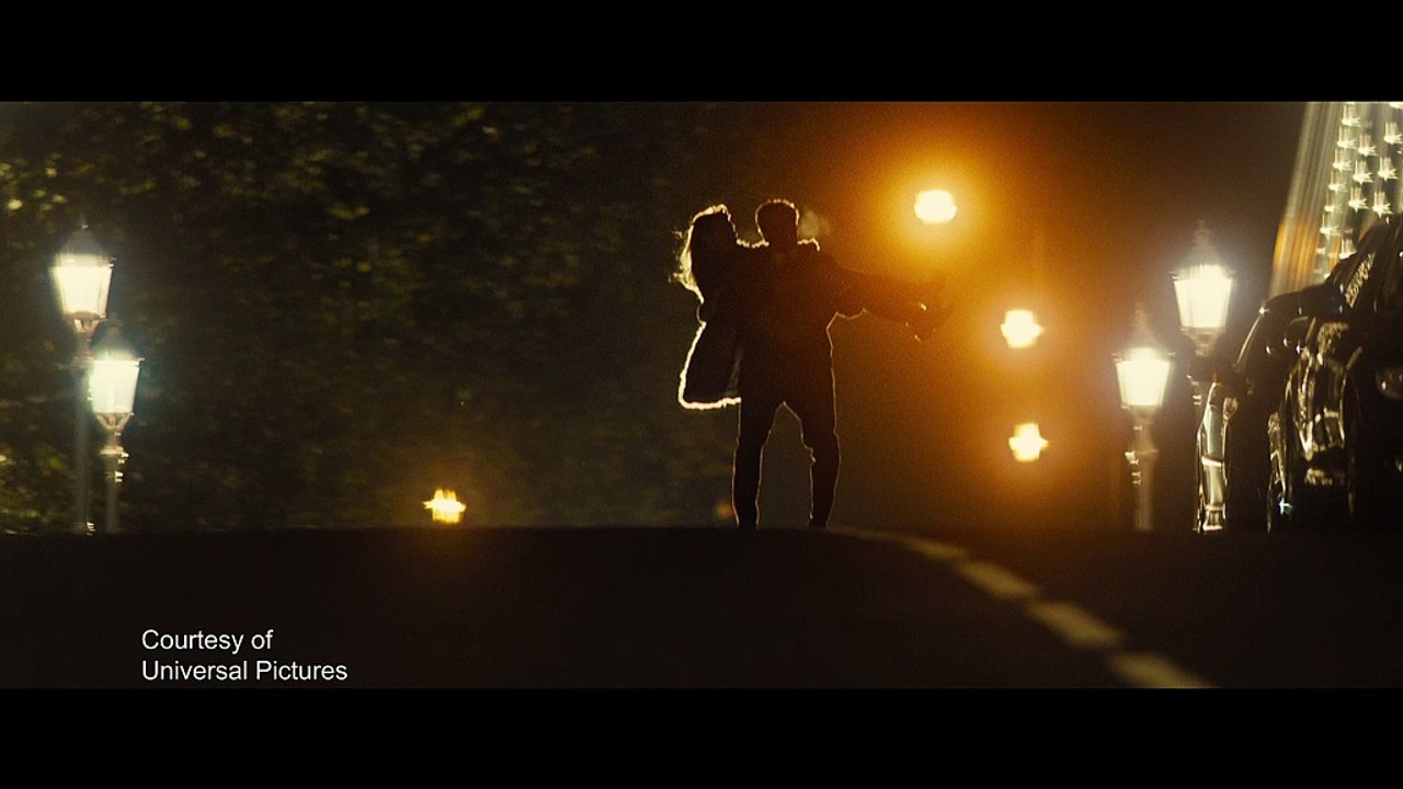 Bridget Jones's Baby - Clip - Carrying Bridget