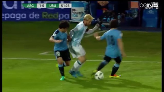 Lionel Messi Nutmeg vs Mathías Corujo!