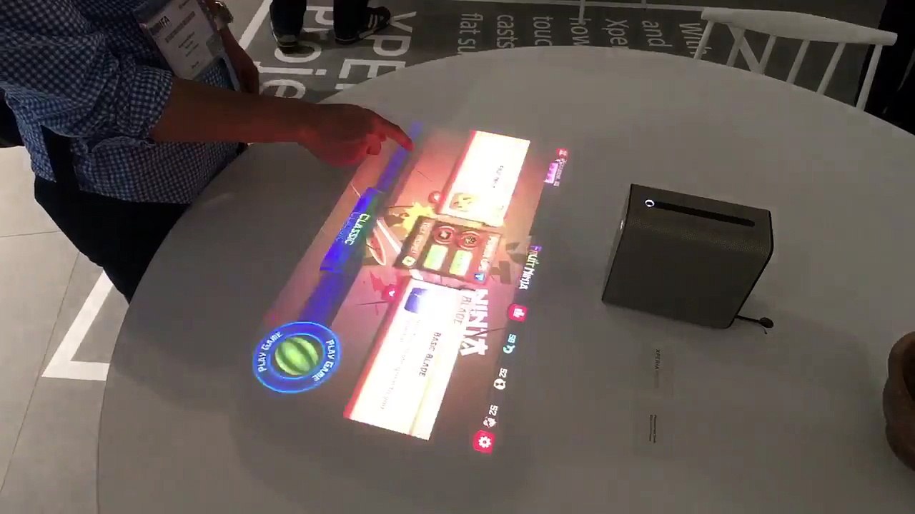 Transformez votre tablette en écran tactile projeté partout ! Sony Xperia Projector