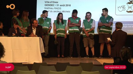 Distribution de poubelles vertes pour éviter la taxe au sac
