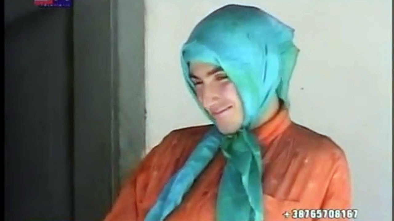 Ja kroz selo i nosim gitaru selo misli stigo Elvis Prisli - Spot