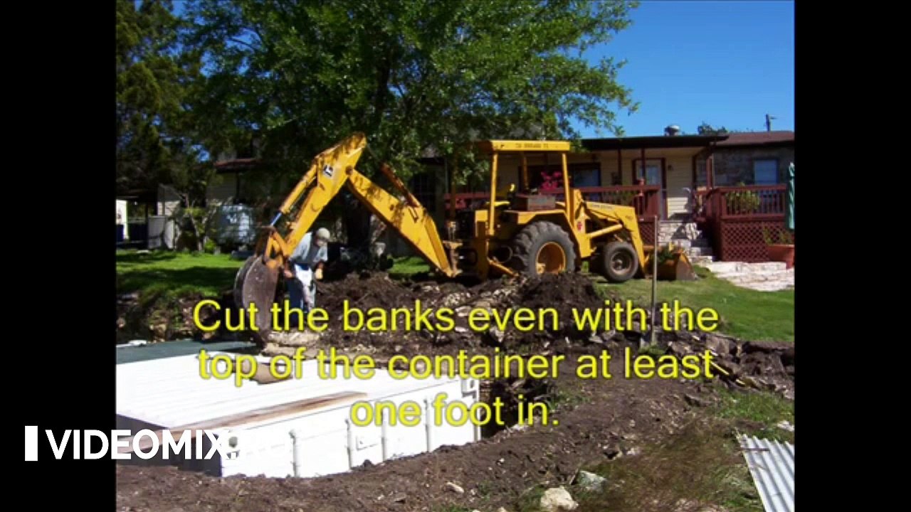 Vecinii au zis că este NEBUN când l-au văzut săpând o groapă cât curtea, DAR mai târziu au fost impresionați!