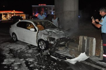 Sürücü Yanan Aracını Bırakıp Kaçtı