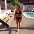 Hülya Avşar'dan Bikinili Dans