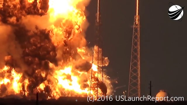 La fusée Falcon 9 explose sur sa rampe de lancement !