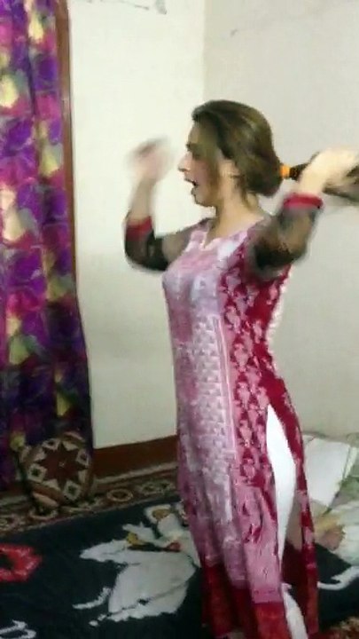 Hot Pakistani Girl Dance