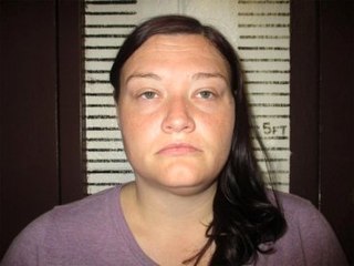 Kızıyla Yatak Odasında Yakaladığı Adamı Silahla Yaraladı