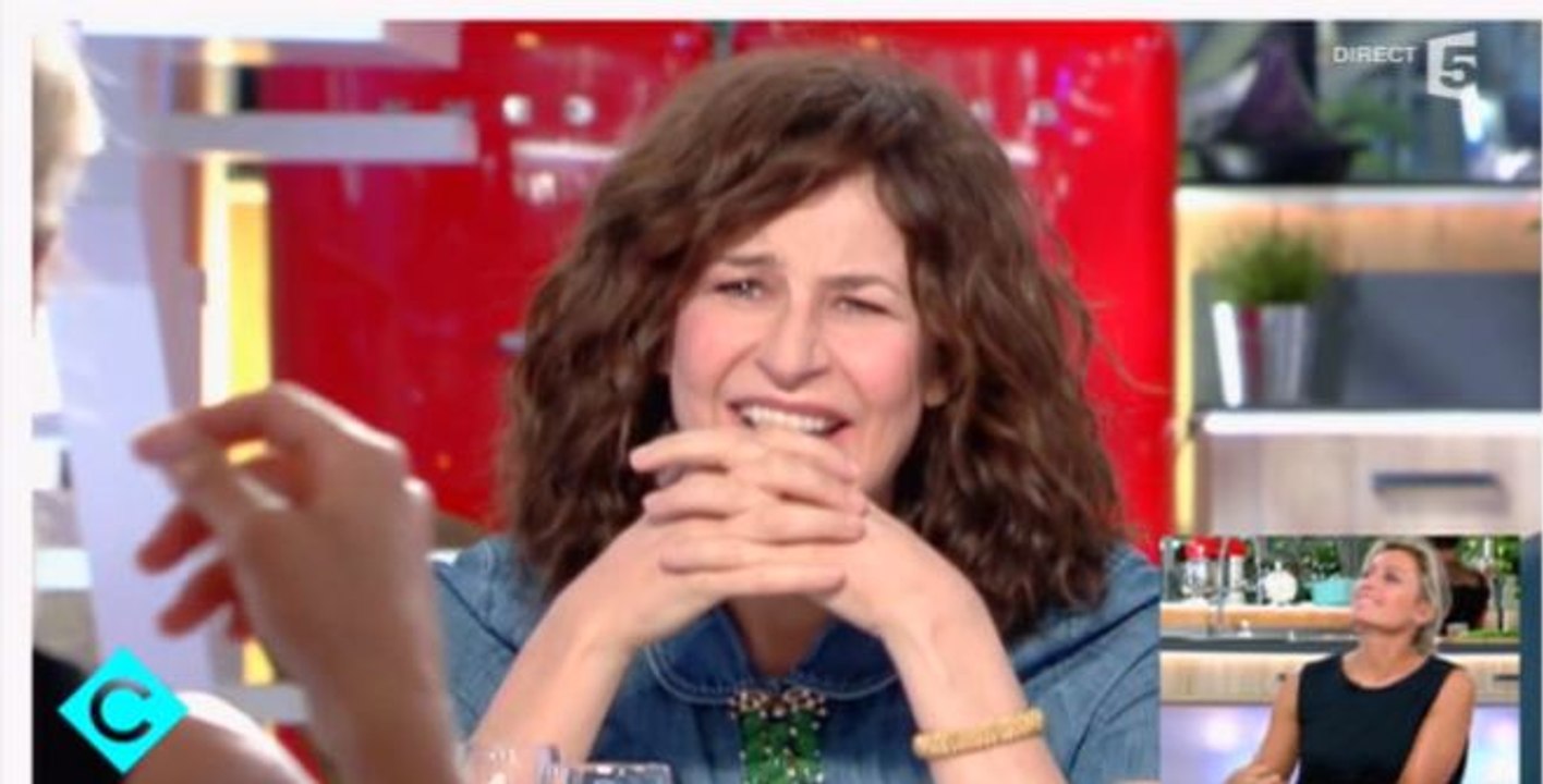 C à vous : L’énorme moment de solitude d’Anne-Sophie Lapix face à Valérie Lemercier (vidéo)
