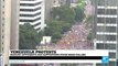 Venezuela: thousands of opposition supporters take to the streets of Caracas in a massive rally
