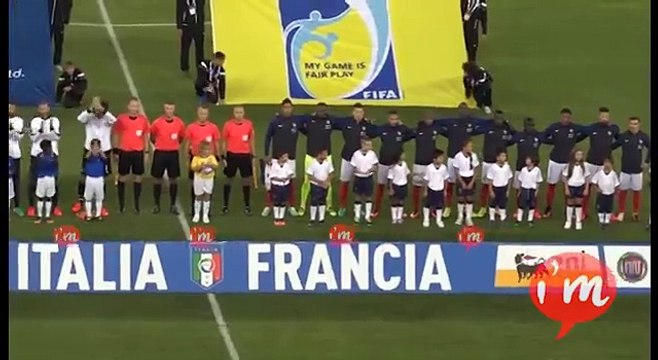 Buffon applaudit la Marseillaise sifflée et tout le stade suit.... Merci Buffon