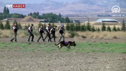 Darbeci askerler malzemelerini tarlada bırakıp kaçtı