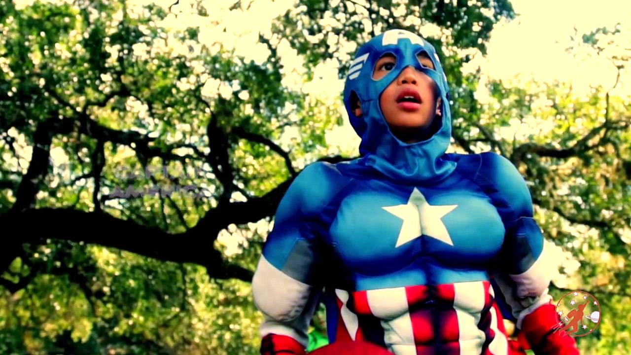 Little Super heroes 3 - Mission Bananas with Spiderman, Captain America, Supergirl, and Hulk