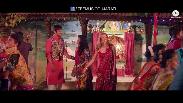 Gori Radha Ne Kalo Kaan - Wrong Side Raju _ Pratik Gandhi Kimberley Louisa McBeath _ Kirtidan Gadhvi