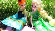 Elsa, Anna y el impostor de Olaf con juguetes de Frozen Fiebre congelada