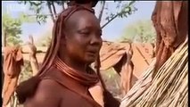 Ragazza della tribù Himba nel giorno del suo matrimonio forzato