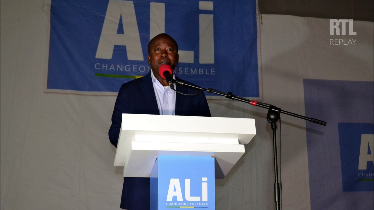 Gabon : "Nous ne souhaitons pas qu'il y ait de fritures sur la ligne entre Paris et Libreville", assure un ministre