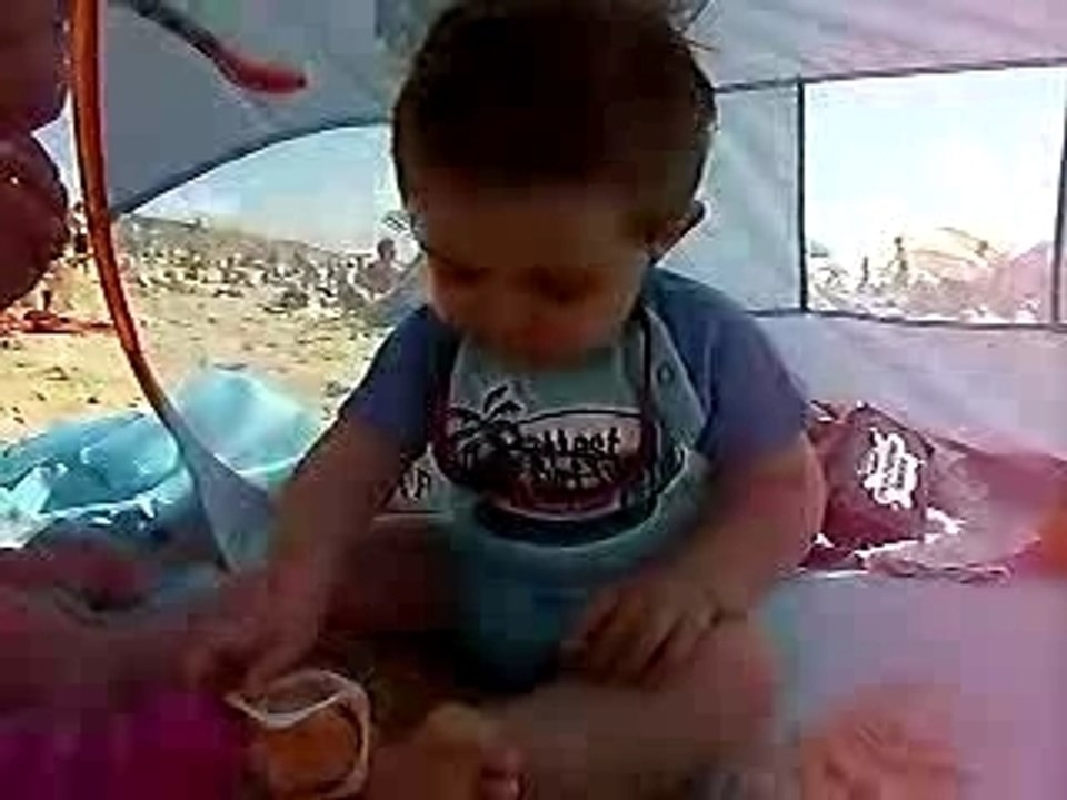 Gaetan goute sur la plage de Port d'Albret