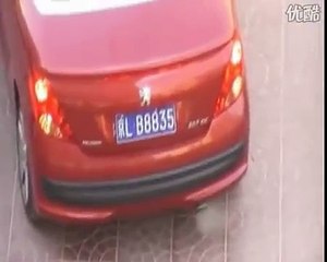 Nunca roubes o estacionamento de uma mulher