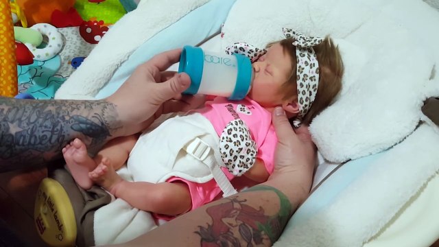 Reborn Baby Doll Eats & Poops! Change POOP Diaper! Poop Explosion! Alive Baby Dolls! Change Clothes