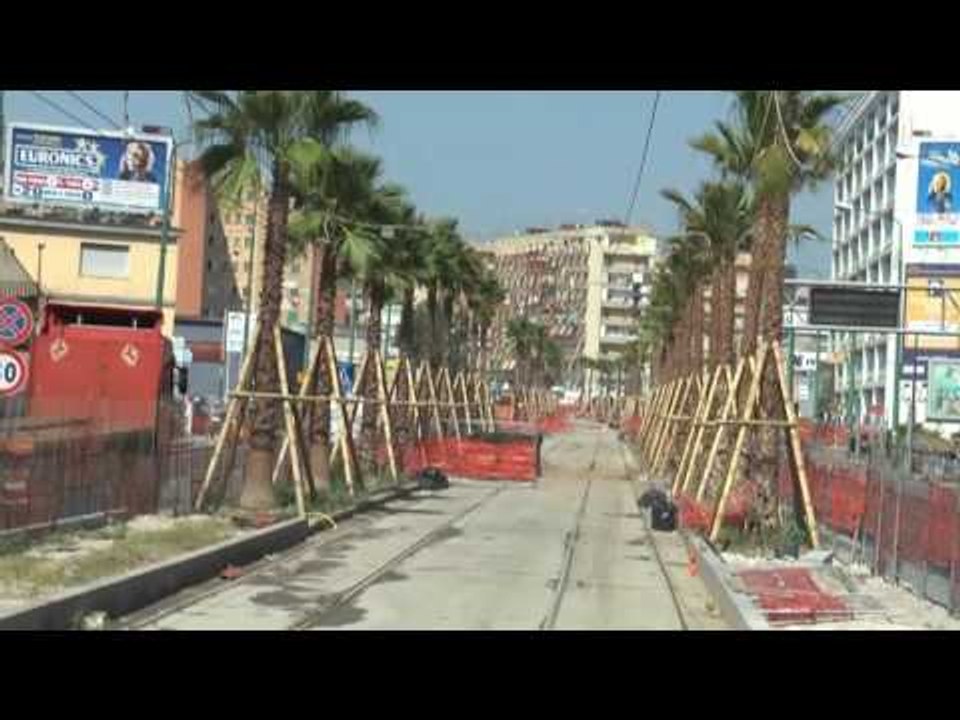 Napoli - Via Marina, degrado nei pressi del cantiere (02.09.16)