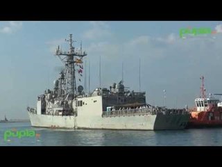 Salerno - Attracca al porto la nave della marina spagnola carica di migranti (01.09.16)