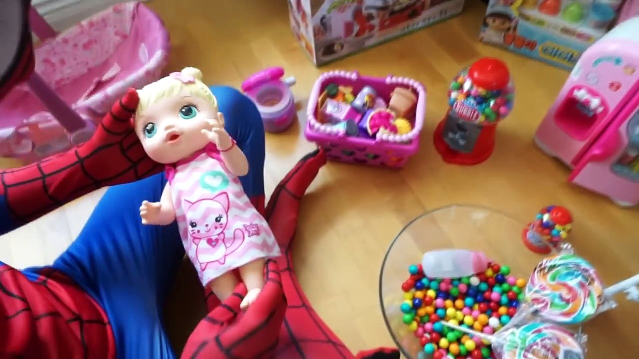 Baby Alive Doll Car Accident,Spiderman & Frozen Elsa is Doctor Doc Mcstuffins Syringe Injection