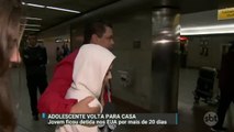 Jovem brasileira que ficou detida por mais de 20 dias nos EUA volta para casa