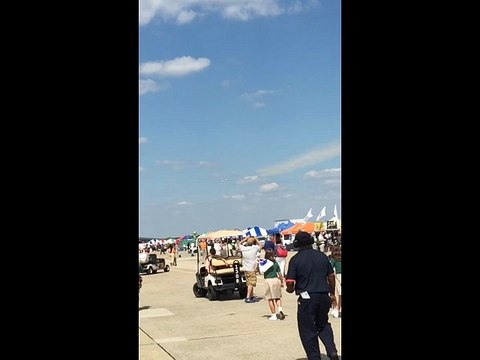 UFO Streaks above Thunderbirds Demonstration at JB Andrews,MD, US,18.09.2015.