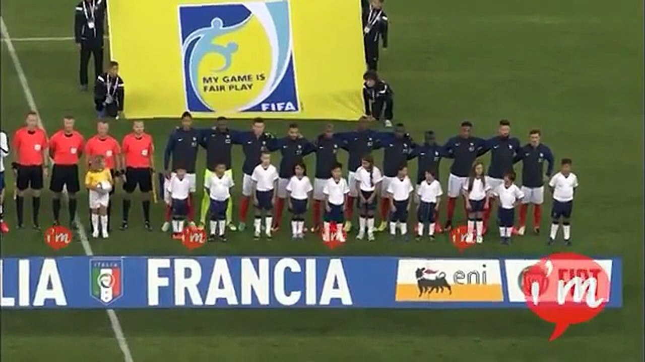 La vidéo qui montre Gianluigi Buffon applaudir pour faire taire les sifflets sur la Marseillaise