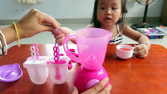 Đồ chơi máy xay sinh tố, làm kem - lam kem nhieu mau - videos おもちゃ, juguetes for เด็ก niños, 어린이