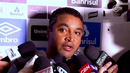 Roger reclama do gramado, mas reconhece atuação ruim do Grêmio