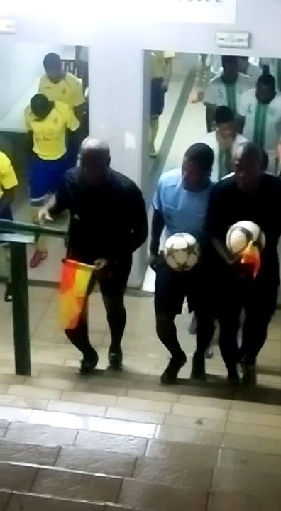 Entrée des joueurs sur le stade des Abymes  UNA...