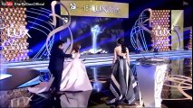 Hamza Ali Abbasi & Mahira Khan won Best Dressed Couple Award at Lux Style Awards 2016