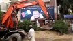 Urooj Ka Zawal…Rangers Removing Posters Of Altaf Hussain